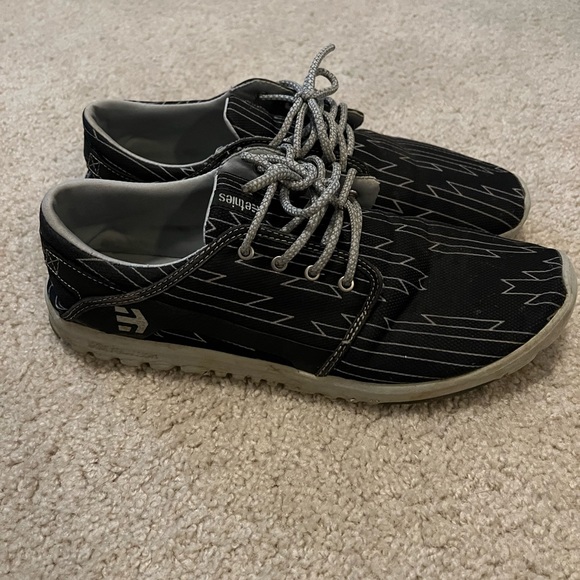 Size 13 Etnies scout shoes - Picture 2 of 3